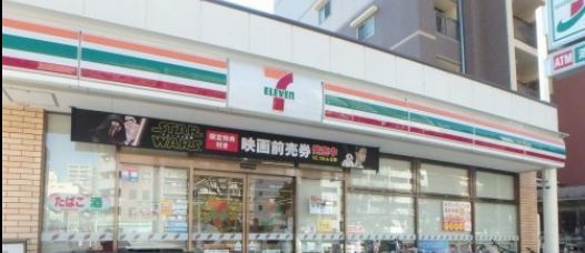 コンビニ　セブンイレブン大阪北堀江３丁目店（コンビニ）まで51m