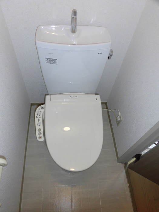 トイレ　A102 温水洗浄暖房便座