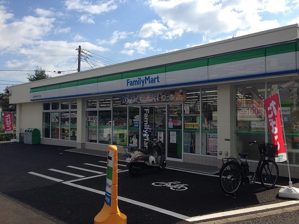 コンビニ　ファミリーマート八幡山店（コンビニ）まで484m