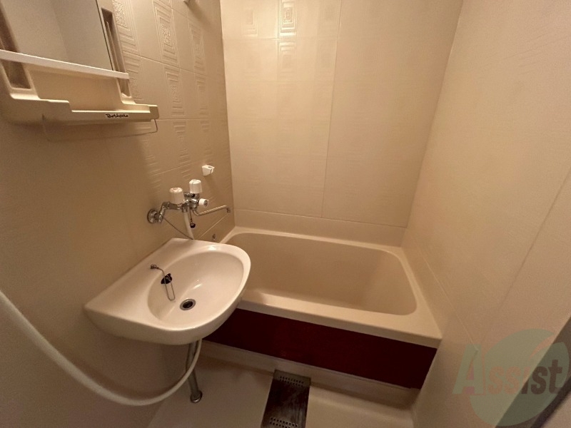 バス・シャワールーム　ユニットバスです。疲れを癒すのに欠かせませんね！