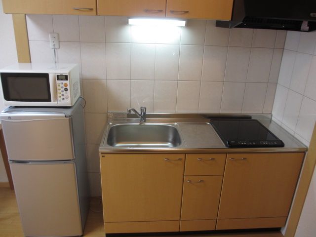 キッチン　冷蔵庫、電子レンジついてます。