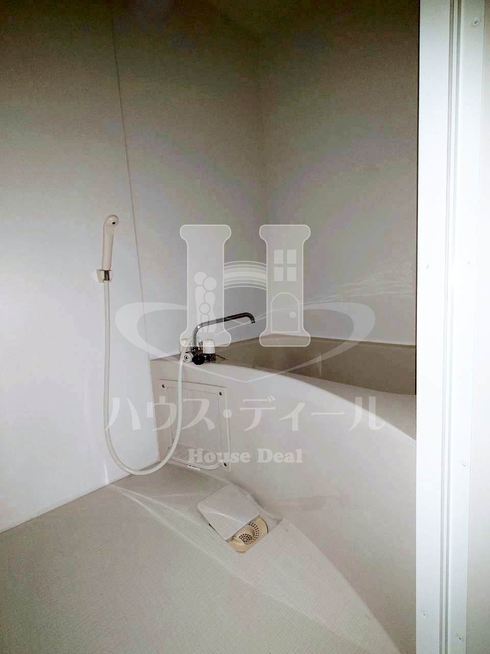 バス・シャワールーム　コンパクトで使いやすいお風呂です