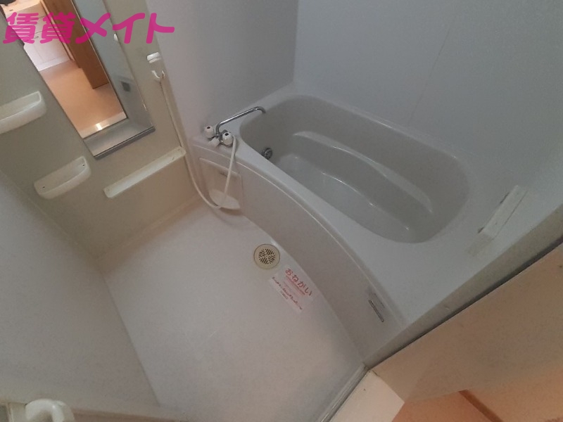 バス・シャワールーム　同型反転参考写真