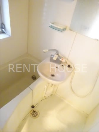 バス・シャワールーム　別号室の参考写真となります