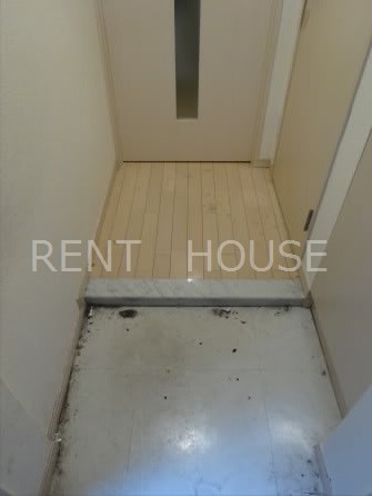 玄関　別号室の参考写真となります