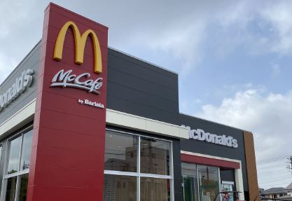 飲食店　マクドナルド長府店（飲食店）まで458m