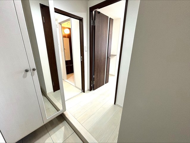 玄関　※別号室の写真となります。イメージ、現状優先。