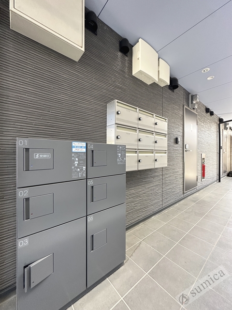 エントランス　便利な宅配ボックス完備