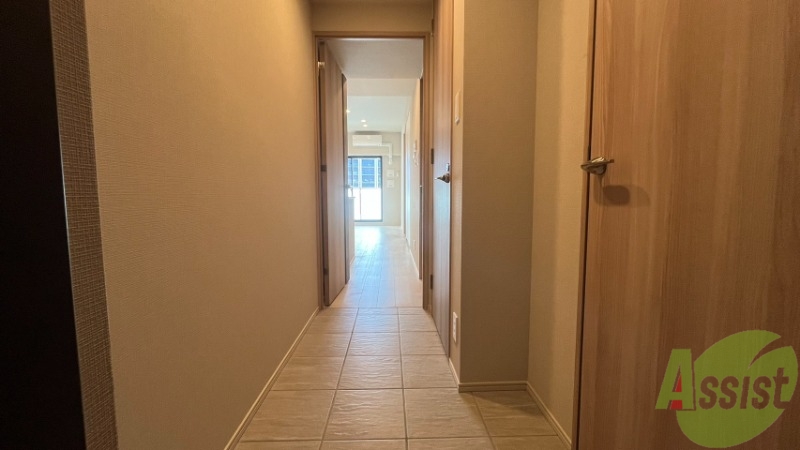 玄関　玄関からお部屋を撮影しました。床がタイルになっています。