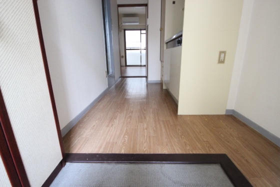 玄関　※別号室の写真です