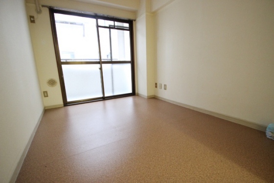 居室・リビング　※別号室の写真です