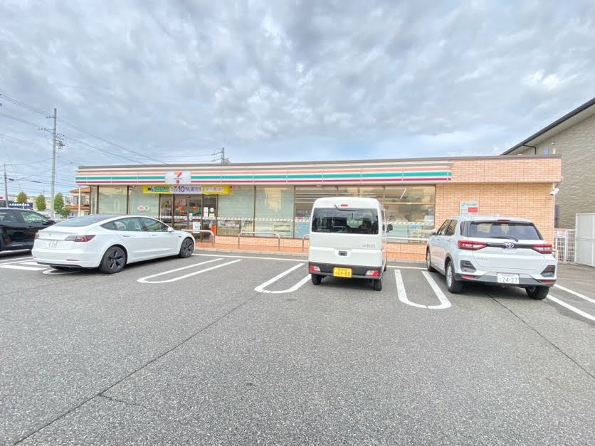 コンビニ　セブンイレブン稲沢石橋４丁目店（コンビニ）まで389m