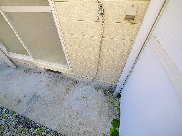 その他設備　バルコニーに洗濯機置き場がございます。