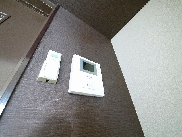 セキュリティ　お顔が見えるモニター付きインターホンで安心。