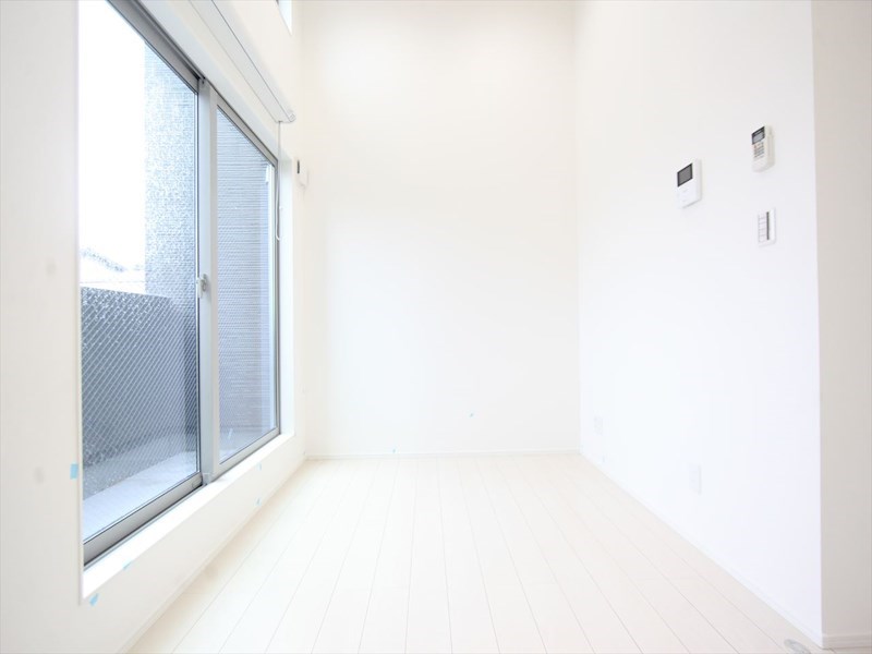 バルコニー　洋室5.4帖　ロフト4.8帖（収納にも寝室にも使えます）