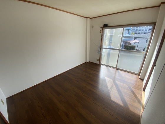 居室・リビング　※別号室のお写真です。