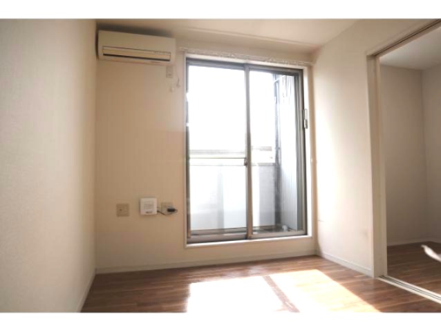 居室・リビング　同型の別部屋です