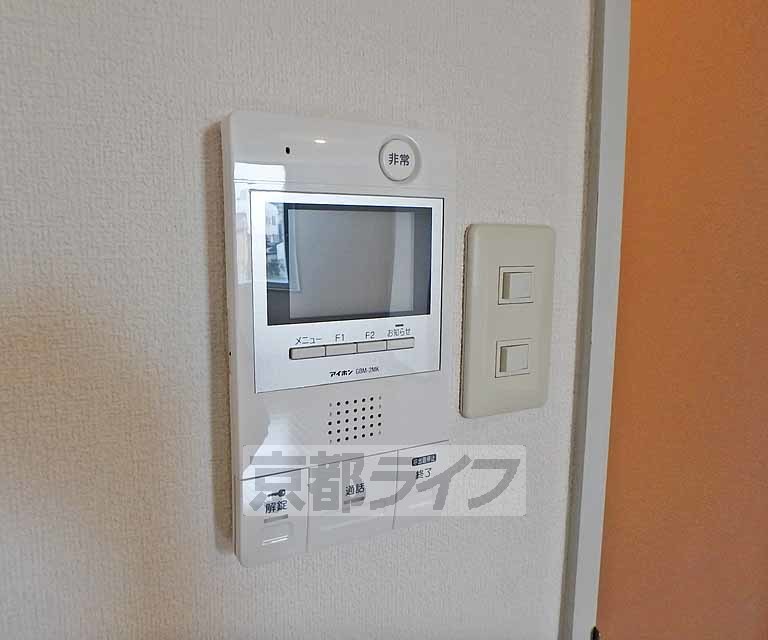 セキュリティ　鍵をかけたまま訪問者と会話ができます