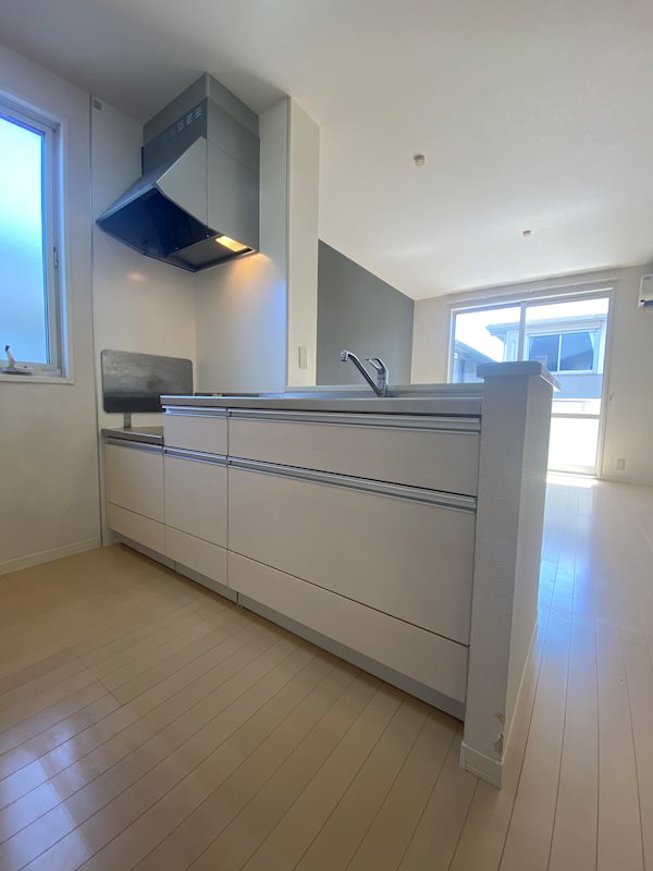 キッチン　収納の多いいカウンターキッチンです