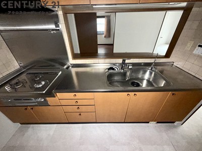 キッチン　3口ガスコンロ付で機能的なキッチンです！