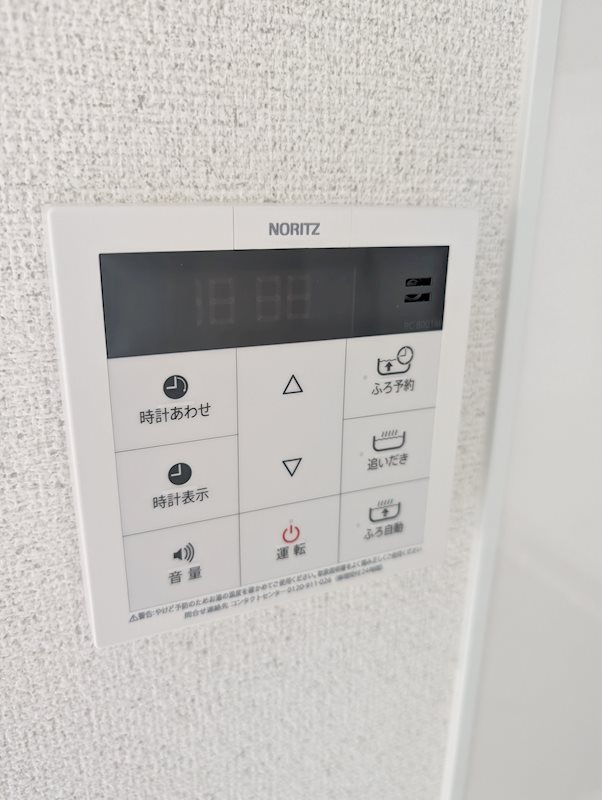 その他　給湯リモコン※同タイプ別部屋の写真となります。