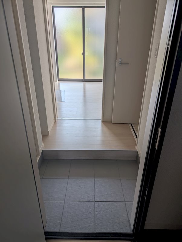 玄関　※同タイプ別部屋の写真となります。