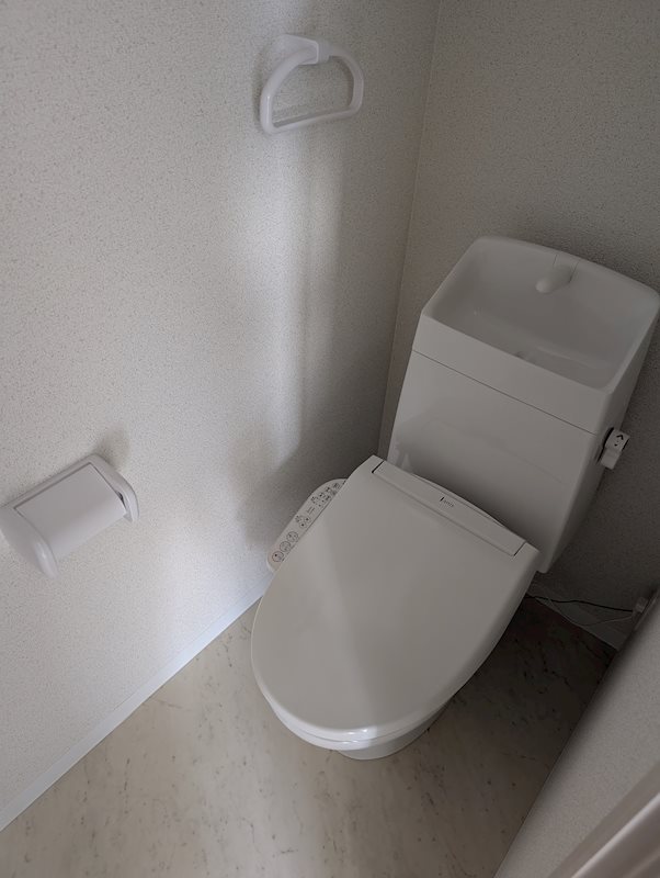 トイレ　※同タイプ別部屋の写真となります。