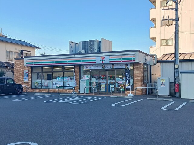 コンビニ　セブンイレブン足立栗原４丁目店（コンビニ）まで153m