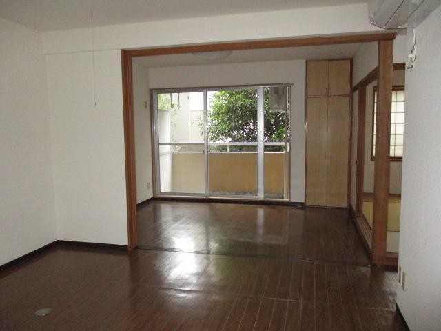 居室・リビング　LDK+洋室で17帖のゆったりスペース☆