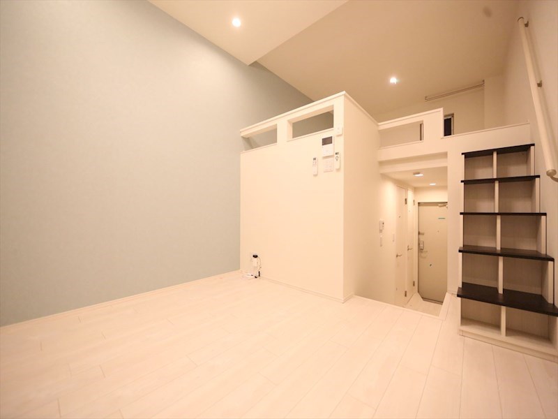 居室・リビング　洋室6.3帖　上段ロフト5.6帖（収納にも寝室にも使えます）