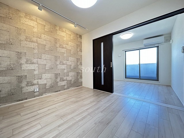 居室・リビング　洗練された清潔感漂う清楚な仕上がり