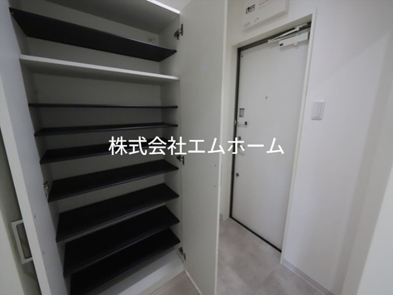 玄関　シューズボックス　姿鏡付