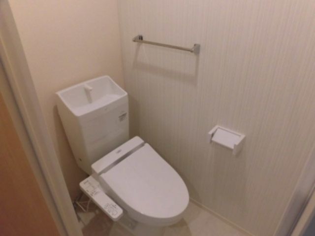 トイレ　他号室。参考写真