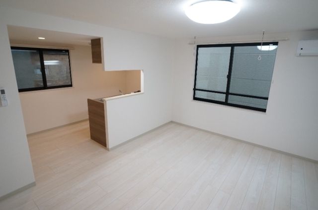 居室・リビング　☆明るい洋室☆