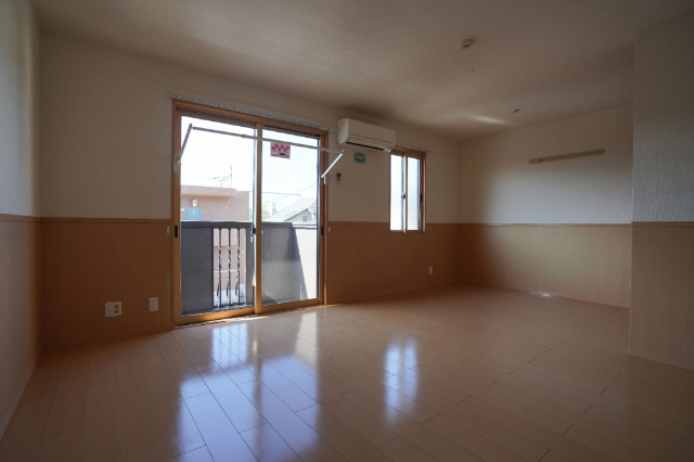 居室・リビング　同じ建物の別のお部屋