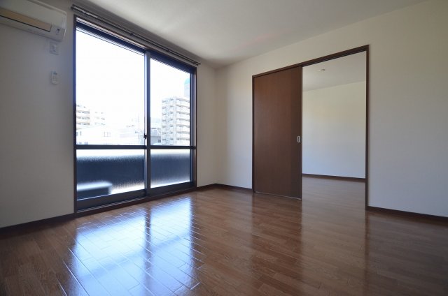 居室・リビング　別号室の写真です