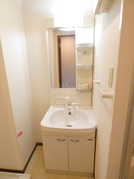 洗面設備　※同タイプの他のお部屋です
