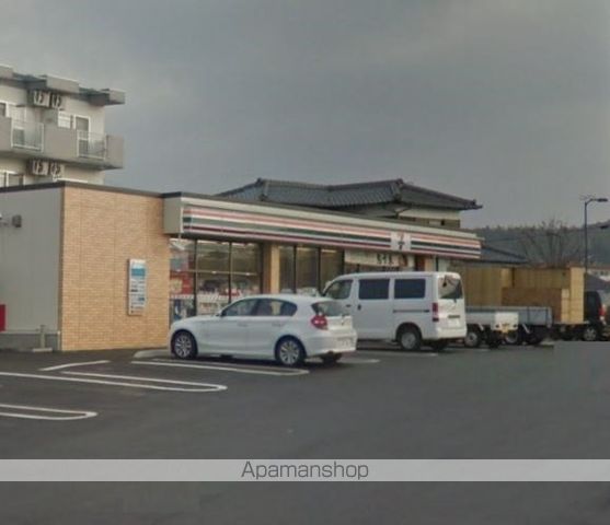 コンビニ　セブンイレブン（コンビニ）まで239m