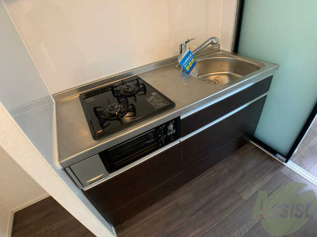 キッチン　システムキッチン。グリル付きでお魚も焼けますね。