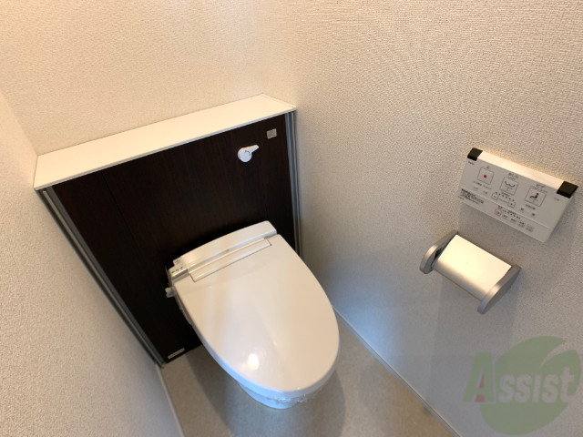トイレ　ウォシュレット機能がついたトイレです。安心して使用できますね