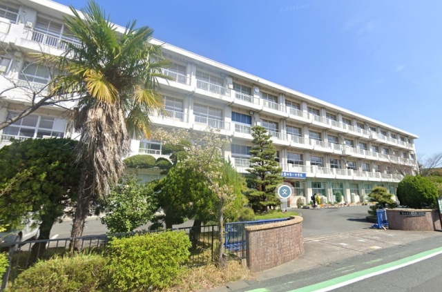 中学校　磐田市立磐田第一中学校（中学校）まで1563m