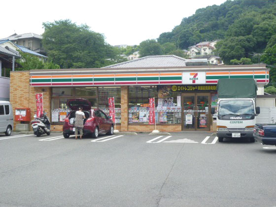 コンビニ　セブンイレブン広島牛田東店（コンビニ）まで518m
