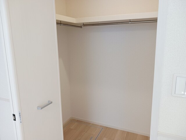 収納　大人気設備のウォークインクローゼット　衣類や小物など大量収納