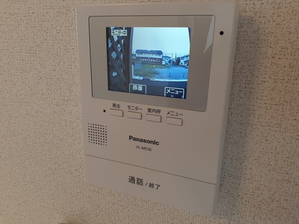 セキュリティ　訪問者がモニターで確認できるインターフォンで安心です。