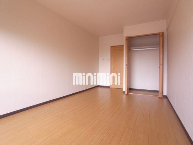 その他部屋・スペース　広々した９帖の洋間です