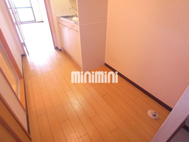 洗面設備　洗濯機置き場です