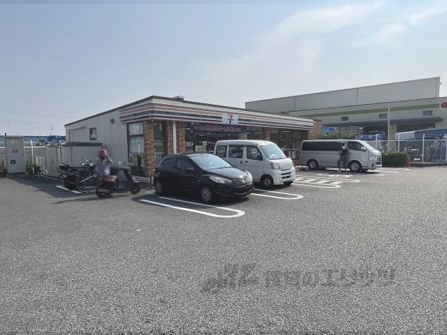 コンビニ　セブンイレブン伊丹森本３丁目店（コンビニ）まで550m
