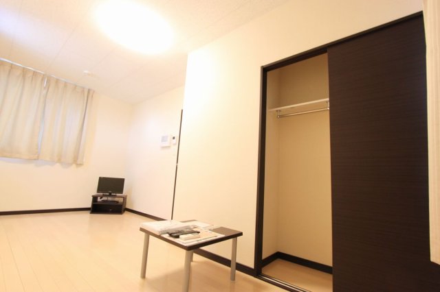 居室・リビング　開放感のある空間です（フローリング）