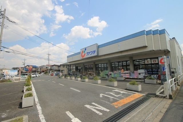 ドラックストア　カワチ薬品中川店（ドラッグストア）まで301m