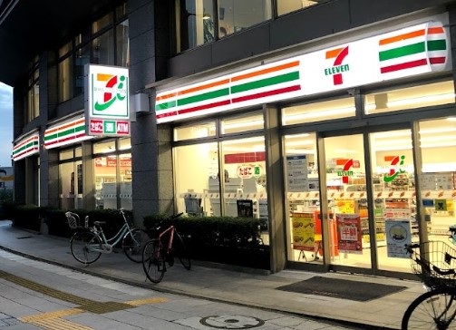 コンビニ　セブンイレブン 鶴見駅東口中央通り店（コンビニ）まで377m